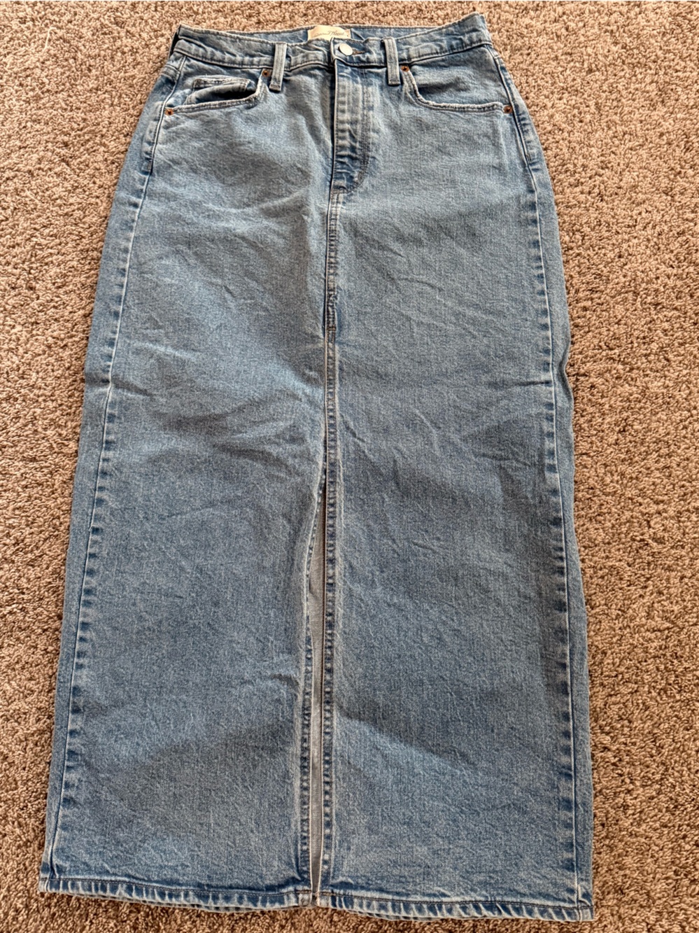 Universal Thread Straight-Leg Women’s Jeans in Light Blue